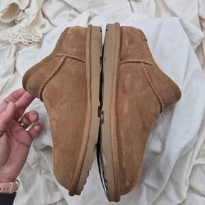 UGG Women's Classic Mini chestnut size women's bootie US 5
